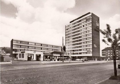 Lohring-Haus mit Hotel und Tankstelle 1968